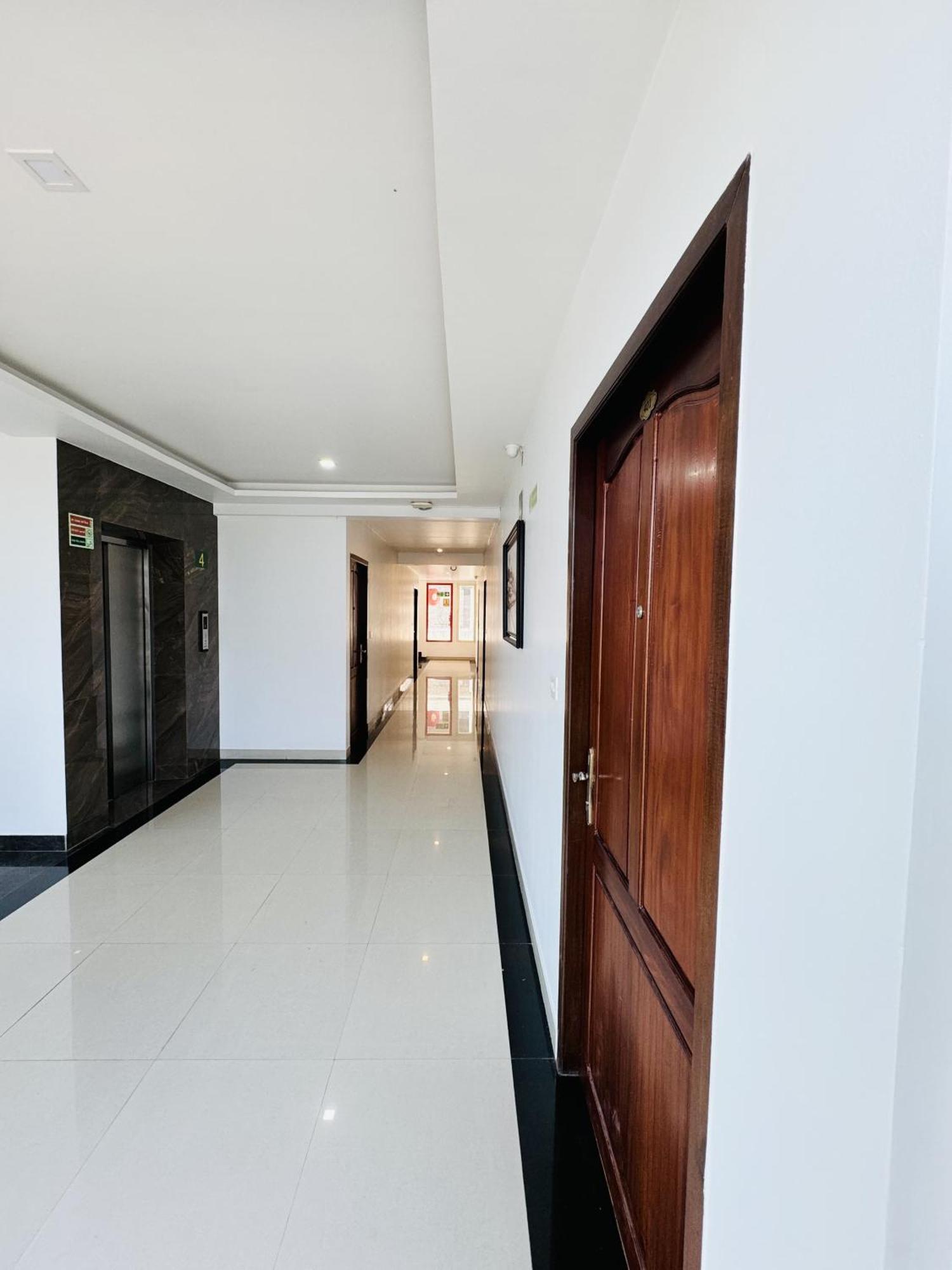 Royal International Hotel Trippapur Exterior photo