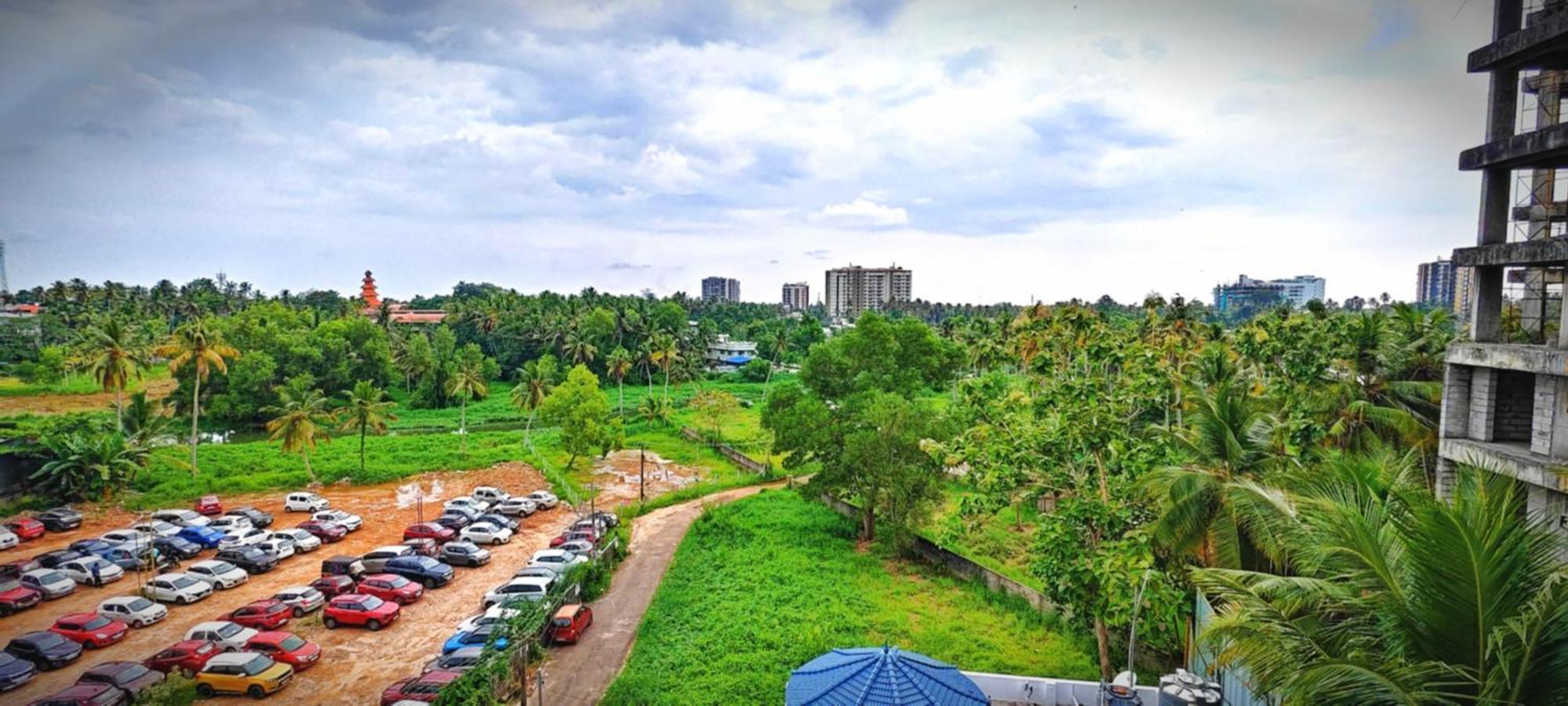 Royal International Hotel Trippapur Exterior photo
